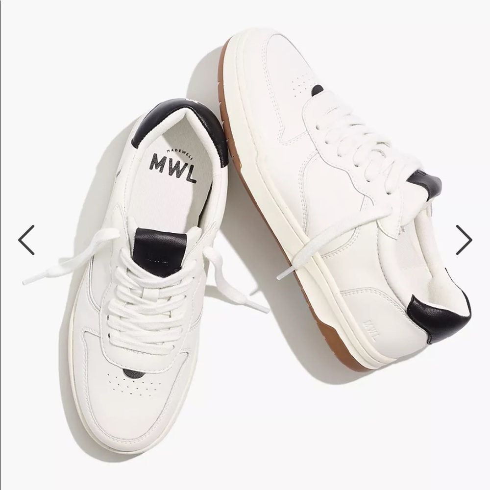 Court Sneakers in white and black leather